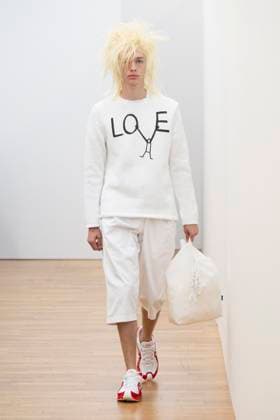 Défilé Comme des Garçons Shirt de la mode homme Printemps Été 2026 dans le cadre de la Fashion Week de Paris A model walks the runway during the Comme des Garçons Shirt Homme Ready to Wear Spring Summer 2026 fashion show as part of the Paris Menswear Fashion Week on June 28, 2025 in Paris, France Paris France  Copyright: xAgencex xBestimagexAgencex xBestimagex