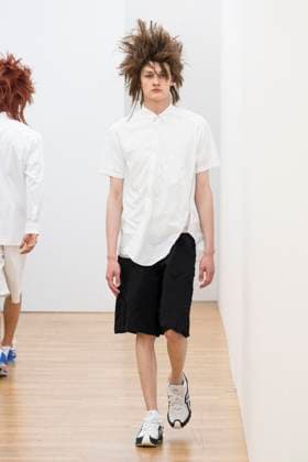 Défilé Comme des Garçons Shirt de la mode homme Printemps Été 2026 dans le cadre de la Fashion Week de Paris A model walks the runway during the Comme des Garçons Shirt Homme Ready to Wear Spring Summer 2026 fashion show as part of the Paris Menswear Fashion Week on June 28, 2025 in Paris, France Paris France  Copyright: xAgencex xBestimagexAgencex xBestimagex