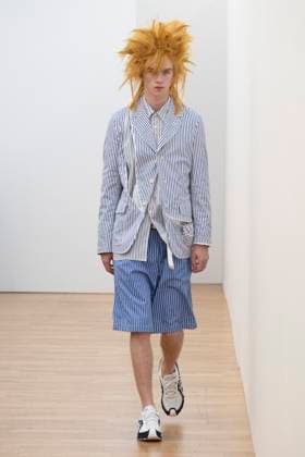 Défilé Comme des Garçons Shirt de la mode homme Printemps Été 2026 dans le cadre de la Fashion Week de Paris A model walks the runway during the Comme des Garçons Shirt Homme Ready to Wear Spring Summer 2026 fashion show as part of the Paris Menswear Fashion Week on June 28, 2025 in Paris, France Paris France  Copyright: xAgencex xBestimagexAgencex xBestimagex