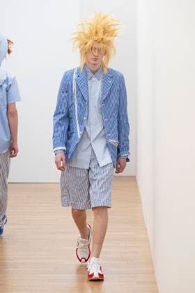 Défilé Comme des Garçons Shirt de la mode homme Printemps Été 2026 dans le cadre de la Fashion Week de Paris A model walks the runway during the Comme des Garçons Shirt Homme Ready to Wear Spring Summer 2026 fashion show as part of the Paris Menswear Fashion Week on June 28, 2025 in Paris, France Paris France  Copyright: xAgencex xBestimagexAgencex xBestimagex