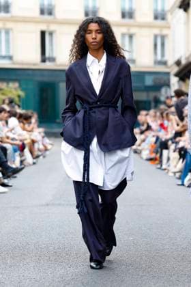 Défilé Officine Générale de la mode homme Printemps Été 2026 dans le cadre de la Fashion Week de Paris A model walks the runway during the Officine Générale Homme Ready to Wear Spring Summer 2026 fashion show as part of the Paris Menswear Fashion Week on June 28, 2025 in Paris, France Paris France  Copyright: xAgencex xBestimagexAgencex xBestimagex