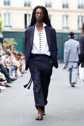 Défilé Officine Générale de la mode homme Printemps Été 2026 dans le cadre de la Fashion Week de Paris A model walks the runway during the Officine Générale Homme Ready to Wear Spring Summer 2026 fashion show as part of the Paris Menswear Fashion Week on June 28, 2025 in Paris, France Paris France  Copyright: xAgencex xBestimagexAgencex xBestimagex