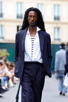 Défilé Officine Générale de la mode homme Printemps Été 2026 dans le cadre de la Fashion Week de Paris A model walks the runway during the Officine Générale Homme Ready to Wear Spring Summer 2026 fashion show as part of the Paris Menswear Fashion Week on June 28, 2025 in Paris, France Paris France  Copyright: xAgencex xBestimagexAgencex xBestimagex