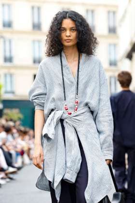 Défilé Officine Générale de la mode homme Printemps Été 2026 dans le cadre de la Fashion Week de Paris A model walks the runway during the Officine Générale Homme Ready to Wear Spring Summer 2026 fashion show as part of the Paris Menswear Fashion Week on June 28, 2025 in Paris, France Paris France  Copyright: xAgencex xBestimagexAgencex xBestimagex