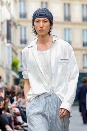 Défilé Officine Générale de la mode homme Printemps Été 2026 dans le cadre de la Fashion Week de Paris A model walks the runway during the Officine Générale Homme Ready to Wear Spring Summer 2026 fashion show as part of the Paris Menswear Fashion Week on June 28, 2025 in Paris, France Paris France  Copyright: xAgencex xBestimagexAgencex xBestimagex