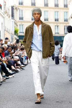 Défilé Officine Générale de la mode homme Printemps Été 2026 dans le cadre de la Fashion Week de Paris A model walks the runway during the Officine Générale Homme Ready to Wear Spring Summer 2026 fashion show as part of the Paris Menswear Fashion Week on June 28, 2025 in Paris, France Paris France  Copyright: xAgencex xBestimagexAgencex xBestimagex