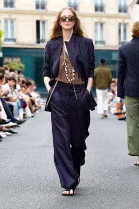 Défilé Officine Générale de la mode homme Printemps Été 2026 dans le cadre de la Fashion Week de Paris A model walks the runway during the Officine Générale Homme Ready to Wear Spring Summer 2026 fashion show as part of the Paris Menswear Fashion Week on June 28, 2025 in Paris, France Paris France  Copyright: xAgencex xBestimagexAgencex xBestimagex