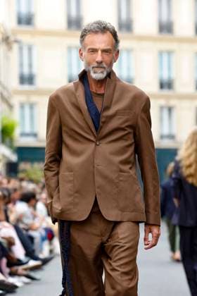 Défilé Officine Générale de la mode homme Printemps Été 2026 dans le cadre de la Fashion Week de Paris A model walks the runway during the Officine Générale Homme Ready to Wear Spring Summer 2026 fashion show as part of the Paris Menswear Fashion Week on June 28, 2025 in Paris, France Paris France  Copyright: xAgencex xBestimagexAgencex xBestimagex