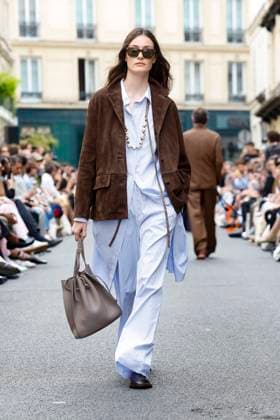 Défilé Officine Générale de la mode homme Printemps Été 2026 dans le cadre de la Fashion Week de Paris A model walks the runway during the Officine Générale Homme Ready to Wear Spring Summer 2026 fashion show as part of the Paris Menswear Fashion Week on June 28, 2025 in Paris, France Paris France  Copyright: xAgencex xBestimagexAgencex xBestimagex