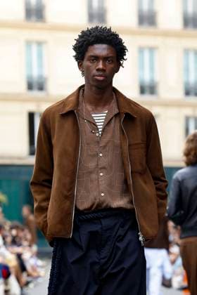 Défilé Officine Générale de la mode homme Printemps Été 2026 dans le cadre de la Fashion Week de Paris A model walks the runway during the Officine Générale Homme Ready to Wear Spring Summer 2026 fashion show as part of the Paris Menswear Fashion Week on June 28, 2025 in Paris, France Paris France  Copyright: xAgencex xBestimagexAgencex xBestimagex
