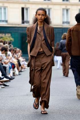 Défilé Officine Générale de la mode homme Printemps Été 2026 dans le cadre de la Fashion Week de Paris A model walks the runway during the Officine Générale Homme Ready to Wear Spring Summer 2026 fashion show as part of the Paris Menswear Fashion Week on June 28, 2025 in Paris, France Paris France  Copyright: xAgencex xBestimagexAgencex xBestimagex