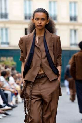 Défilé Officine Générale de la mode homme Printemps Été 2026 dans le cadre de la Fashion Week de Paris A model walks the runway during the Officine Générale Homme Ready to Wear Spring Summer 2026 fashion show as part of the Paris Menswear Fashion Week on June 28, 2025 in Paris, France Paris France  Copyright: xAgencex xBestimagexAgencex xBestimagex