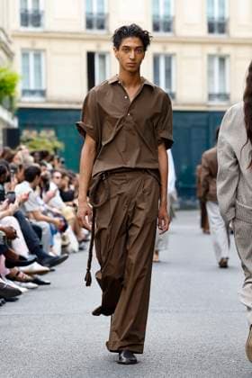 Défilé Officine Générale de la mode homme Printemps Été 2026 dans le cadre de la Fashion Week de Paris A model walks the runway during the Officine Générale Homme Ready to Wear Spring Summer 2026 fashion show as part of the Paris Menswear Fashion Week on June 28, 2025 in Paris, France Paris France  Copyright: xAgencex xBestimagexAgencex xBestimagex