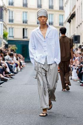 Défilé Officine Générale de la mode homme Printemps Été 2026 dans le cadre de la Fashion Week de Paris A model walks the runway during the Officine Générale Homme Ready to Wear Spring Summer 2026 fashion show as part of the Paris Menswear Fashion Week on June 28, 2025 in Paris, France Paris France  Copyright: xAgencex xBestimagexAgencex xBestimagex