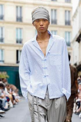 Défilé Officine Générale de la mode homme Printemps Été 2026 dans le cadre de la Fashion Week de Paris A model walks the runway during the Officine Générale Homme Ready to Wear Spring Summer 2026 fashion show as part of the Paris Menswear Fashion Week on June 28, 2025 in Paris, France Paris France  Copyright: xAgencex xBestimagexAgencex xBestimagex