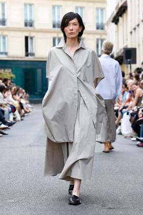 Défilé Officine Générale de la mode homme Printemps Été 2026 dans le cadre de la Fashion Week de Paris A model walks the runway during the Officine Générale Homme Ready to Wear Spring Summer 2026 fashion show as part of the Paris Menswear Fashion Week on June 28, 2025 in Paris, France Paris France  Copyright: xAgencex xBestimagexAgencex xBestimagex