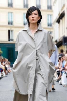 Défilé Officine Générale de la mode homme Printemps Été 2026 dans le cadre de la Fashion Week de Paris A model walks the runway during the Officine Générale Homme Ready to Wear Spring Summer 2026 fashion show as part of the Paris Menswear Fashion Week on June 28, 2025 in Paris, France Paris France  Copyright: xAgencex xBestimagexAgencex xBestimagex