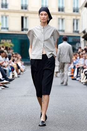 Défilé Officine Générale de la mode homme Printemps Été 2026 dans le cadre de la Fashion Week de Paris A model walks the runway during the Officine Générale Homme Ready to Wear Spring Summer 2026 fashion show as part of the Paris Menswear Fashion Week on June 28, 2025 in Paris, France Paris France  Copyright: xAgencex xBestimagexAgencex xBestimagex
