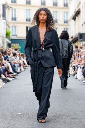 Défilé Officine Générale de la mode homme Printemps Été 2026 dans le cadre de la Fashion Week de Paris A model walks the runway during the Officine Générale Homme Ready to Wear Spring Summer 2026 fashion show as part of the Paris Menswear Fashion Week on June 28, 2025 in Paris, France Paris France  Copyright: xAgencex xBestimagexAgencex xBestimagex