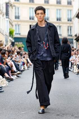 Défilé Officine Générale de la mode homme Printemps Été 2026 dans le cadre de la Fashion Week de Paris A model walks the runway during the Officine Générale Homme Ready to Wear Spring Summer 2026 fashion show as part of the Paris Menswear Fashion Week on June 28, 2025 in Paris, France Paris France  Copyright: xAgencex xBestimagexAgencex xBestimagex