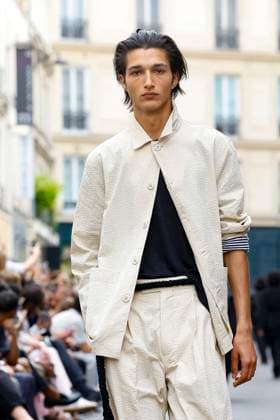 Défilé Officine Générale de la mode homme Printemps Été 2026 dans le cadre de la Fashion Week de Paris A model walks the runway during the Officine Générale Homme Ready to Wear Spring Summer 2026 fashion show as part of the Paris Menswear Fashion Week on June 28, 2025 in Paris, France Paris France  Copyright: xAgencex xBestimagexAgencex xBestimagex