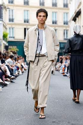 Défilé Officine Générale de la mode homme Printemps Été 2026 dans le cadre de la Fashion Week de Paris A model walks the runway during the Officine Générale Homme Ready to Wear Spring Summer 2026 fashion show as part of the Paris Menswear Fashion Week on June 28, 2025 in Paris, France Paris France  Copyright: xAgencex xBestimagexAgencex xBestimagex