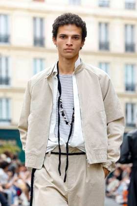 Défilé Officine Générale de la mode homme Printemps Été 2026 dans le cadre de la Fashion Week de Paris A model walks the runway during the Officine Générale Homme Ready to Wear Spring Summer 2026 fashion show as part of the Paris Menswear Fashion Week on June 28, 2025 in Paris, France Paris France  Copyright: xAgencex xBestimagexAgencex xBestimagex