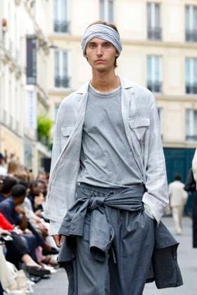 Défilé Officine Générale de la mode homme Printemps Été 2026 dans le cadre de la Fashion Week de Paris A model walks the runway during the Officine Générale Homme Ready to Wear Spring Summer 2026 fashion show as part of the Paris Menswear Fashion Week on June 28, 2025 in Paris, France Paris France  Copyright: xAgencex xBestimagexAgencex xBestimagex