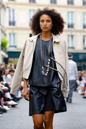 Défilé Officine Générale de la mode homme Printemps Été 2026 dans le cadre de la Fashion Week de Paris A model walks the runway during the Officine Générale Homme Ready to Wear Spring Summer 2026 fashion show as part of the Paris Menswear Fashion Week on June 28, 2025 in Paris, France Paris France  Copyright: xAgencex xBestimagexAgencex xBestimagex