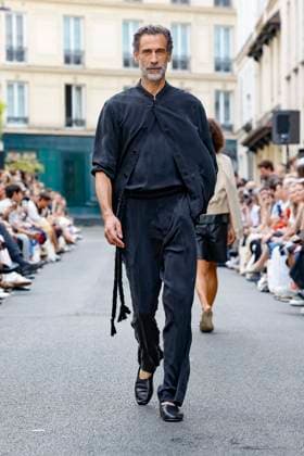 Défilé Officine Générale de la mode homme Printemps Été 2026 dans le cadre de la Fashion Week de Paris A model walks the runway during the Officine Générale Homme Ready to Wear Spring Summer 2026 fashion show as part of the Paris Menswear Fashion Week on June 28, 2025 in Paris, France Paris France  Copyright: xAgencex xBestimagexAgencex xBestimagex