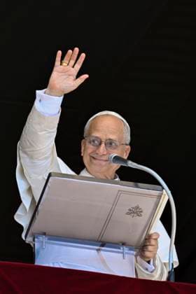 RECORD DATE NOT STATED ITALY - POPE LEO XIV ADDRESSES THE CROWD FROM THE WINDOW OF THE APSOSTOLIC PALACE OVERLOOKING ST PETER S SQUARE DURING THE ANGELUS PRAYER IN THE VATICAN - 2025 6 29 Italy, Rome, Vatican, 2025 6 29 .Pope Leo XIV addresses the crowd from the window of the apostolic palace overlooking St. Peter s square during the Angelus prayer in The Vatican EDITORIAL USE ONLY - NO BOOKS Copyright: xVATICANxMEDIAx