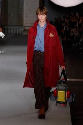 Défilé KidSuper de la mode homme Printemps Été 2026 dans le cadre de la Fashion Week de Paris A model walks the runway during the KidSuper Homme Ready to Wear Spring Summer 2026 fashion show as part of the Paris Menswear Fashion Week on June 28, 2025 in Paris, France Paris France  Copyright: xAgencex xBestimagexAgencex xBestimagex