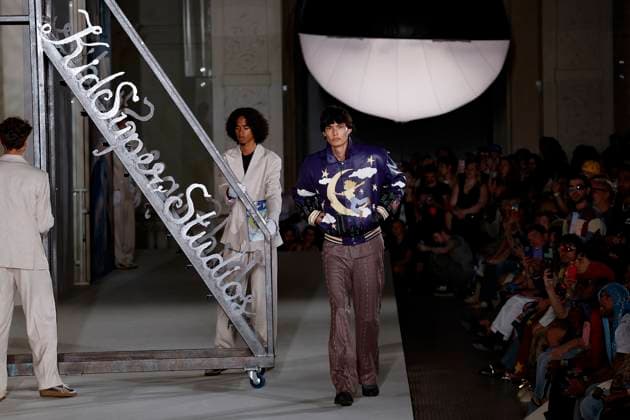 Défilé KidSuper de la mode homme Printemps Été 2026 dans le cadre de la Fashion Week de Paris A model walks the runway during the KidSuper Homme Ready to Wear Spring Summer 2026 fashion show as part of the Paris Menswear Fashion Week on June 28, 2025 in Paris, France Paris France  Copyright: xAgencex xBestimagexAgencex xBestimagex