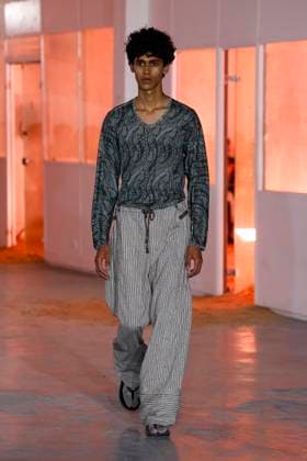 Défilé Kiko Kostadinov de la mode homme Printemps Été 2026 dans le cadre de la Fashion Week de Paris A model walks the runway during the Kiko Kostadinov Homme Ready to Wear Spring Summer 2026 fashion show as part of the Paris Menswear Fashion Week on June 28, 2025 in Paris, France Paris France  Copyright: xAgencex xBestimagexAgencex xBestimagex