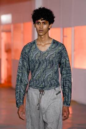 Défilé Kiko Kostadinov de la mode homme Printemps Été 2026 dans le cadre de la Fashion Week de Paris A model walks the runway during the Kiko Kostadinov Homme Ready to Wear Spring Summer 2026 fashion show as part of the Paris Menswear Fashion Week on June 28, 2025 in Paris, France Paris France  Copyright: xAgencex xBestimagexAgencex xBestimagex