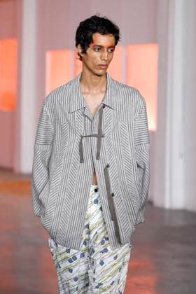 Défilé Kiko Kostadinov de la mode homme Printemps Été 2026 dans le cadre de la Fashion Week de Paris A model walks the runway during the Kiko Kostadinov Homme Ready to Wear Spring Summer 2026 fashion show as part of the Paris Menswear Fashion Week on June 28, 2025 in Paris, France Paris France  Copyright: xAgencex xBestimagexAgencex xBestimagex