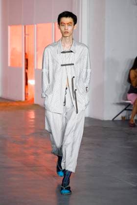 Défilé Kiko Kostadinov de la mode homme Printemps Été 2026 dans le cadre de la Fashion Week de Paris A model walks the runway during the Kiko Kostadinov Homme Ready to Wear Spring Summer 2026 fashion show as part of the Paris Menswear Fashion Week on June 28, 2025 in Paris, France Paris France  Copyright: xAgencex xBestimagexAgencex xBestimagex
