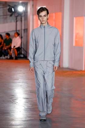 Défilé Kiko Kostadinov de la mode homme Printemps Été 2026 dans le cadre de la Fashion Week de Paris A model walks the runway during the Kiko Kostadinov Homme Ready to Wear Spring Summer 2026 fashion show as part of the Paris Menswear Fashion Week on June 28, 2025 in Paris, France Paris France  Copyright: xAgencex xBestimagexAgencex xBestimagex