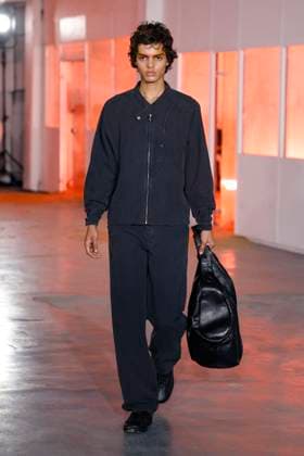 Défilé Kiko Kostadinov de la mode homme Printemps Été 2026 dans le cadre de la Fashion Week de Paris A model walks the runway during the Kiko Kostadinov Homme Ready to Wear Spring Summer 2026 fashion show as part of the Paris Menswear Fashion Week on June 28, 2025 in Paris, France Paris France  Copyright: xAgencex xBestimagexAgencex xBestimagex