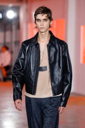 Défilé Kiko Kostadinov de la mode homme Printemps Été 2026 dans le cadre de la Fashion Week de Paris A model walks the runway during the Kiko Kostadinov Homme Ready to Wear Spring Summer 2026 fashion show as part of the Paris Menswear Fashion Week on June 28, 2025 in Paris, France Paris France  Copyright: xAgencex xBestimagexAgencex xBestimagex
