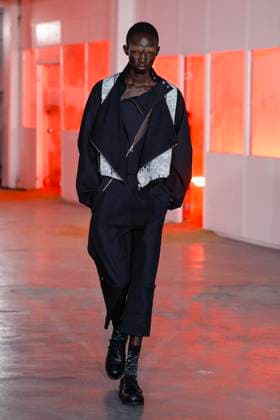 Défilé Kiko Kostadinov de la mode homme Printemps Été 2026 dans le cadre de la Fashion Week de Paris A model walks the runway during the Kiko Kostadinov Homme Ready to Wear Spring Summer 2026 fashion show as part of the Paris Menswear Fashion Week on June 28, 2025 in Paris, France Paris France  Copyright: xAgencex xBestimagexAgencex xBestimagex