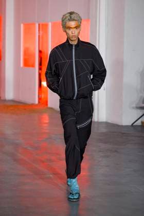 Défilé Kiko Kostadinov de la mode homme Printemps Été 2026 dans le cadre de la Fashion Week de Paris A model walks the runway during the Kiko Kostadinov Homme Ready to Wear Spring Summer 2026 fashion show as part of the Paris Menswear Fashion Week on June 28, 2025 in Paris, France Paris France  Copyright: xAgencex xBestimagexAgencex xBestimagex