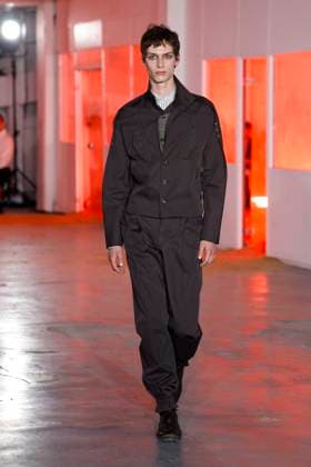 Défilé Kiko Kostadinov de la mode homme Printemps Été 2026 dans le cadre de la Fashion Week de Paris A model walks the runway during the Kiko Kostadinov Homme Ready to Wear Spring Summer 2026 fashion show as part of the Paris Menswear Fashion Week on June 28, 2025 in Paris, France Paris France  Copyright: xAgencex xBestimagexAgencex xBestimagex