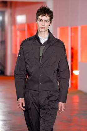 Défilé Kiko Kostadinov de la mode homme Printemps Été 2026 dans le cadre de la Fashion Week de Paris A model walks the runway during the Kiko Kostadinov Homme Ready to Wear Spring Summer 2026 fashion show as part of the Paris Menswear Fashion Week on June 28, 2025 in Paris, France Paris France  Copyright: xAgencex xBestimagexAgencex xBestimagex