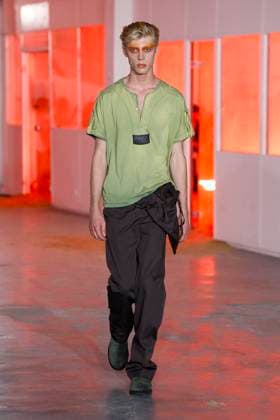 Défilé Kiko Kostadinov de la mode homme Printemps Été 2026 dans le cadre de la Fashion Week de Paris A model walks the runway during the Kiko Kostadinov Homme Ready to Wear Spring Summer 2026 fashion show as part of the Paris Menswear Fashion Week on June 28, 2025 in Paris, France Paris France  Copyright: xAgencex xBestimagexAgencex xBestimagex