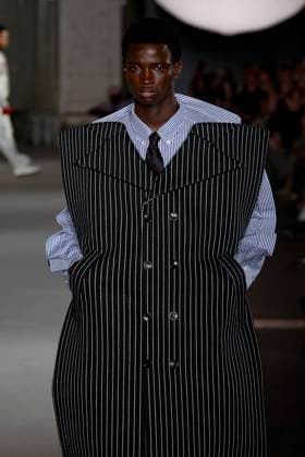 Défilé KidSuper de la mode homme Printemps Été 2026 dans le cadre de la Fashion Week de Paris A model walks the runway during the KidSuper Homme Ready to Wear Spring Summer 2026 fashion show as part of the Paris Menswear Fashion Week on June 28, 2025 in Paris, France Paris France  Copyright: xAgencex xBestimagexAgencex xBestimagex