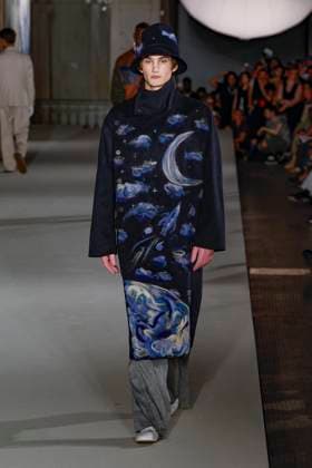 Défilé KidSuper de la mode homme Printemps Été 2026 dans le cadre de la Fashion Week de Paris A model walks the runway during the KidSuper Homme Ready to Wear Spring Summer 2026 fashion show as part of the Paris Menswear Fashion Week on June 28, 2025 in Paris, France Paris France  Copyright: xAgencex xBestimagexAgencex xBestimagex