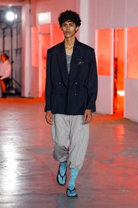 Défilé Kiko Kostadinov de la mode homme Printemps Été 2026 dans le cadre de la Fashion Week de Paris A model walks the runway during the Kiko Kostadinov Homme Ready to Wear Spring Summer 2026 fashion show as part of the Paris Menswear Fashion Week on June 28, 2025 in Paris, France Paris France  Copyright: xAgencex xBestimagexAgencex xBestimagex