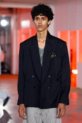 Défilé Kiko Kostadinov de la mode homme Printemps Été 2026 dans le cadre de la Fashion Week de Paris A model walks the runway during the Kiko Kostadinov Homme Ready to Wear Spring Summer 2026 fashion show as part of the Paris Menswear Fashion Week on June 28, 2025 in Paris, France Paris France  Copyright: xAgencex xBestimagexAgencex xBestimagex