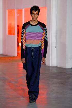 Défilé Kiko Kostadinov de la mode homme Printemps Été 2026 dans le cadre de la Fashion Week de Paris A model walks the runway during the Kiko Kostadinov Homme Ready to Wear Spring Summer 2026 fashion show as part of the Paris Menswear Fashion Week on June 28, 2025 in Paris, France Paris France  Copyright: xAgencex xBestimagexAgencex xBestimagex